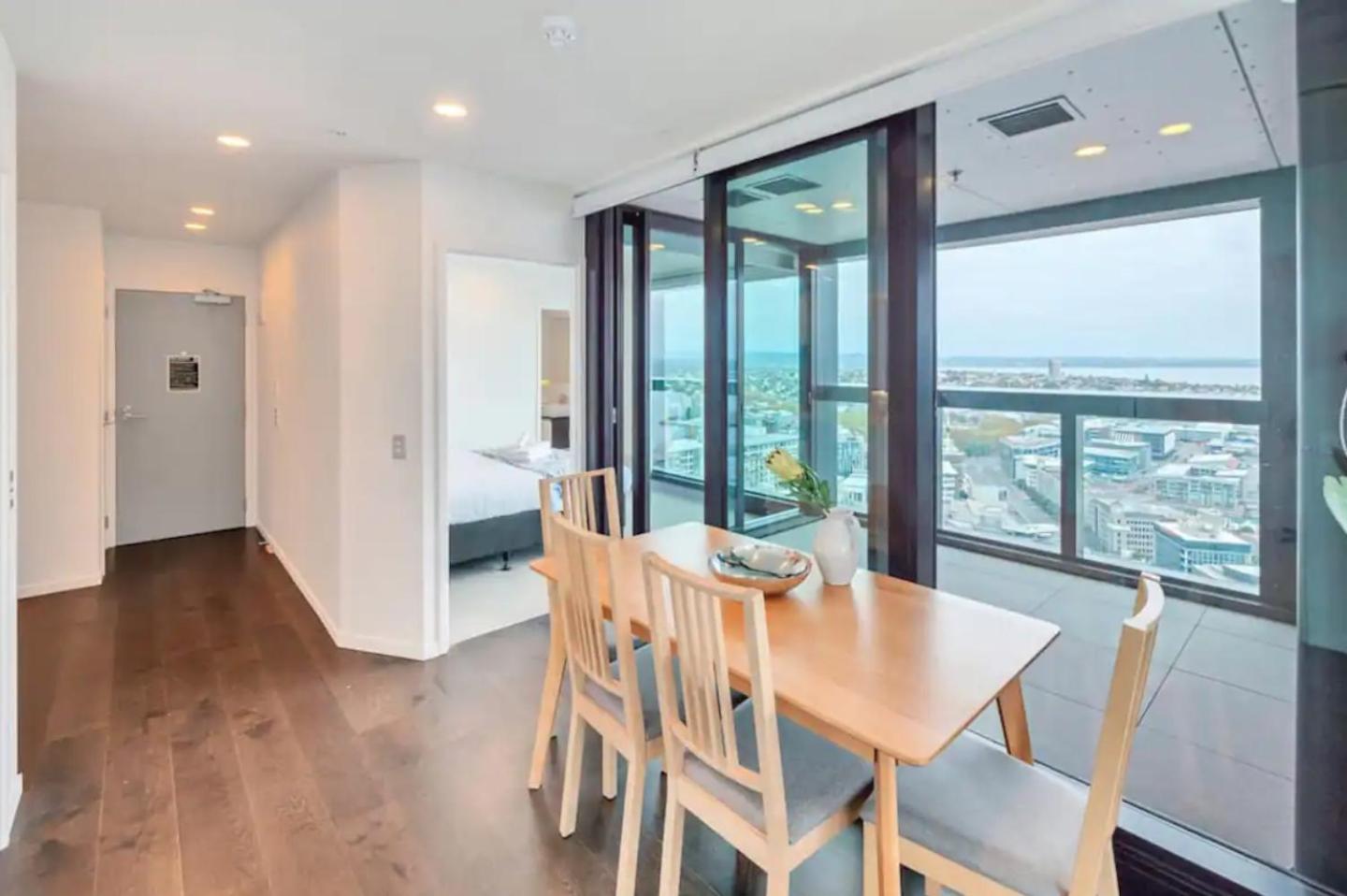 Top Floor Harbour View And Skytower View Apartment In Cbd Auckland Bagian luar foto