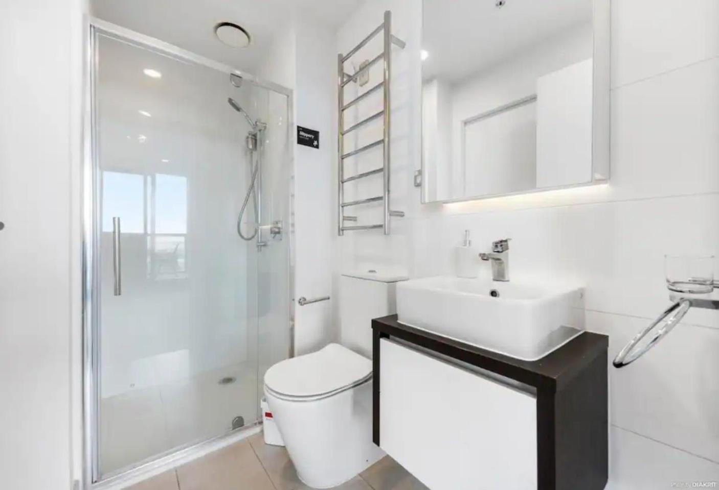 Top Floor Harbour View And Skytower View Apartment In Cbd Auckland Bagian luar foto