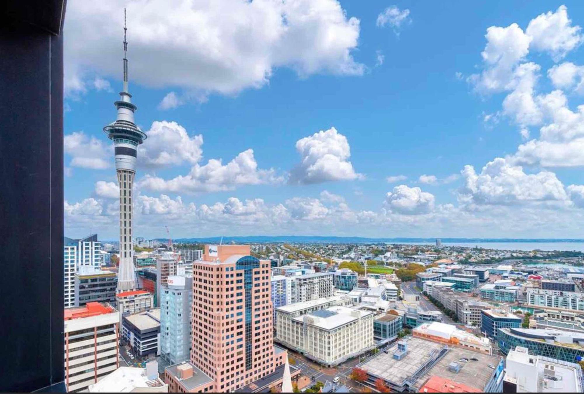 Top Floor Harbour View And Skytower View Apartment In Cbd Auckland Bagian luar foto