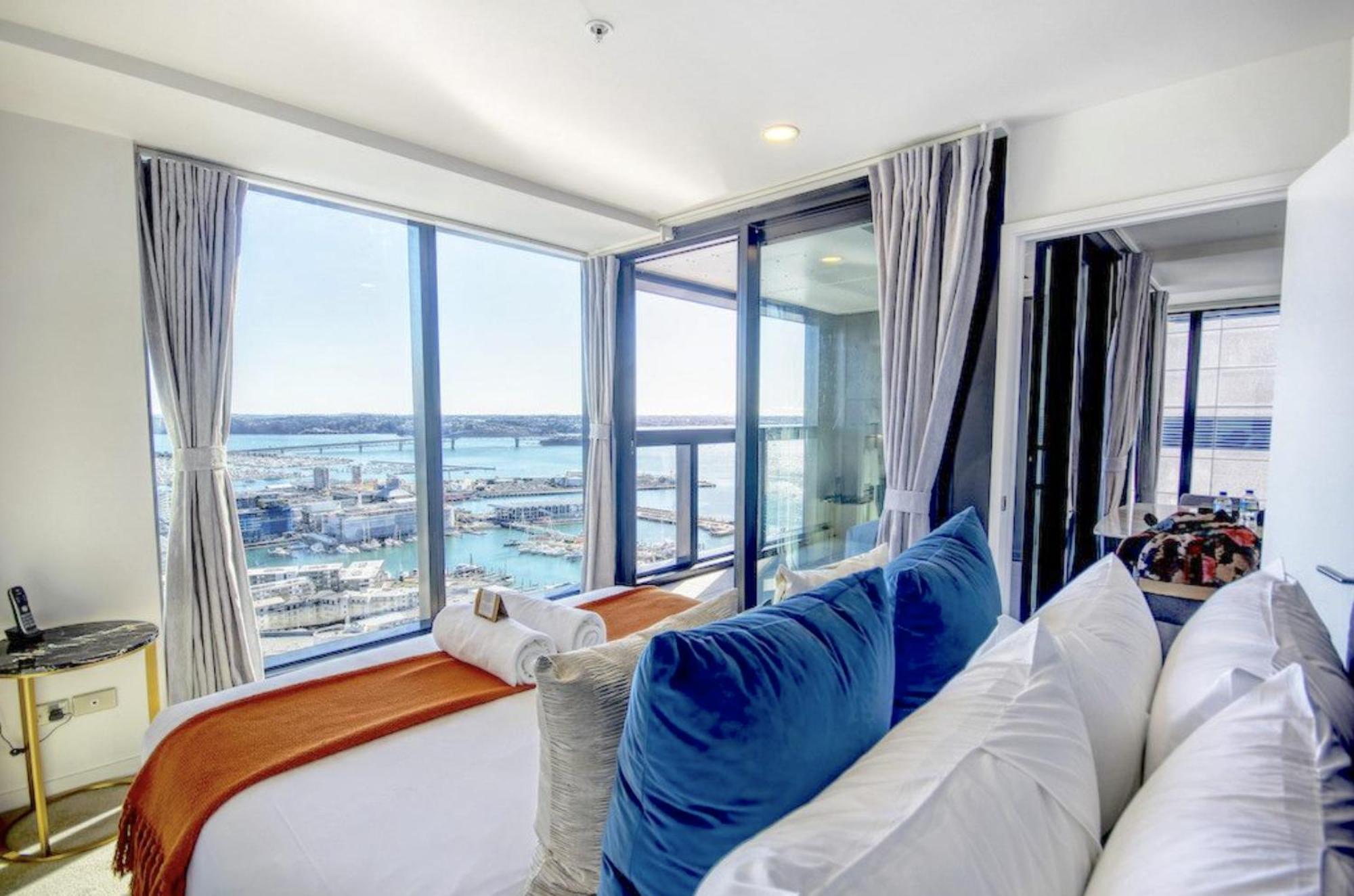 Top Floor Harbour View And Skytower View Apartment In Cbd Auckland Bagian luar foto